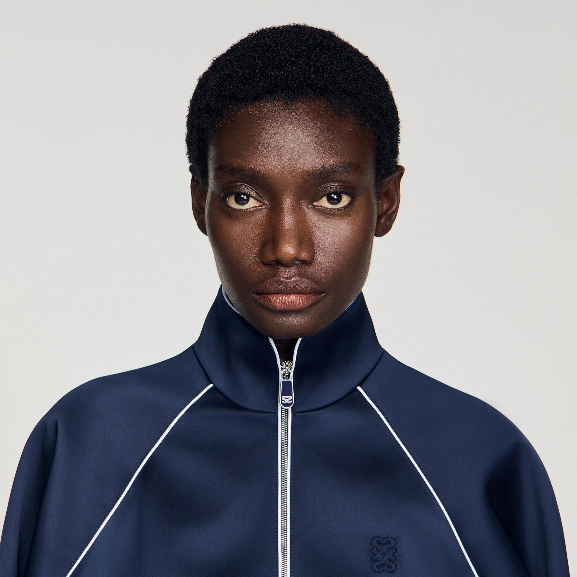 Lizy Embroidered Cropped Satin Jacket Navy / Black - Image 3