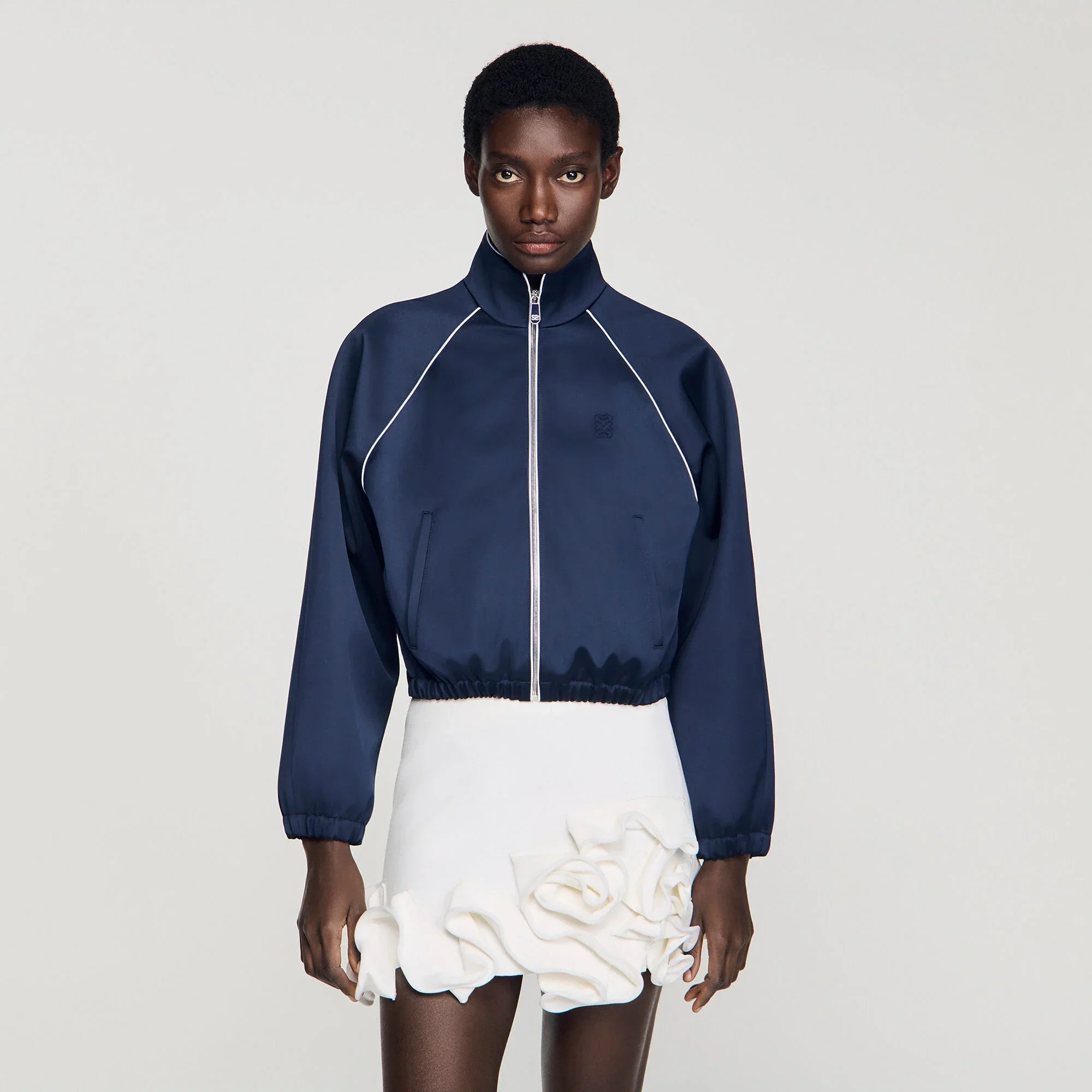 Lizy Embroidered Cropped Satin Jacket Navy / Black - Image 4